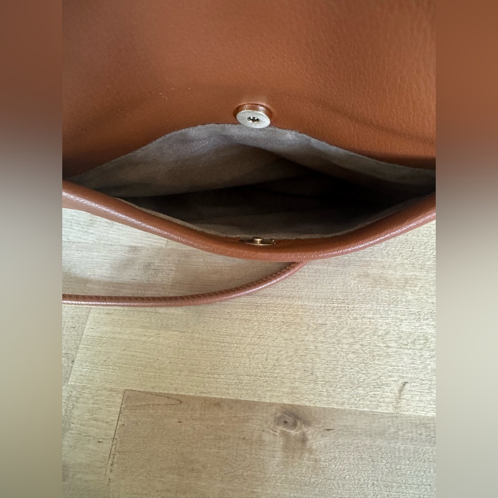 Elizabeth and James Tan Crossbody purse - Picture 8 of 12